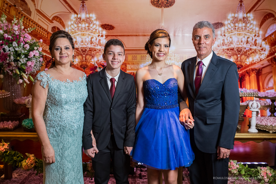 festa de 15 anos da Isabela realizada na sede social da AP em Belém do PA com tema de Paris