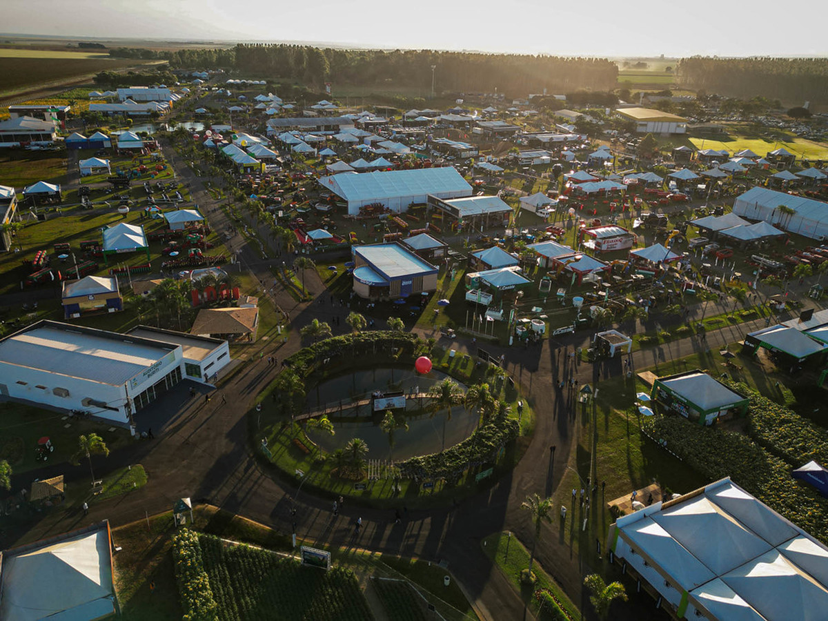Vista aérea da AgroBrasília 2026 mostra a estrutura da feira do agronegócio
