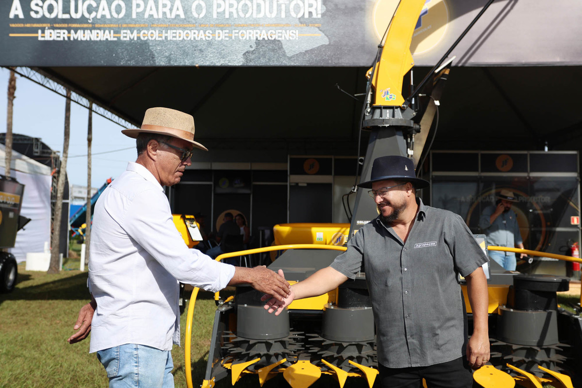 Produtor rural conhece soluções em máquinas e equipamentos na AgroBrasília 2026