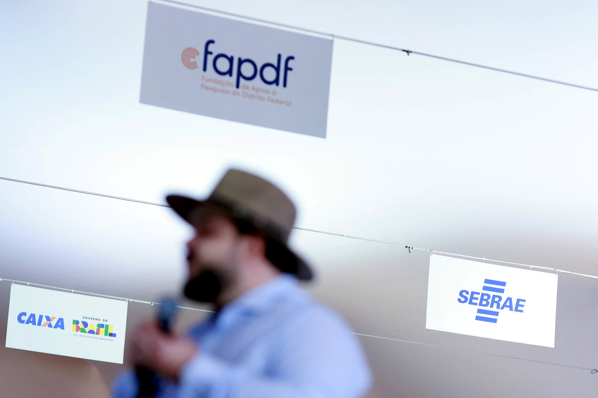 Palestrante durante apresentação com parceiros institucionais na AgroBrasília 2026