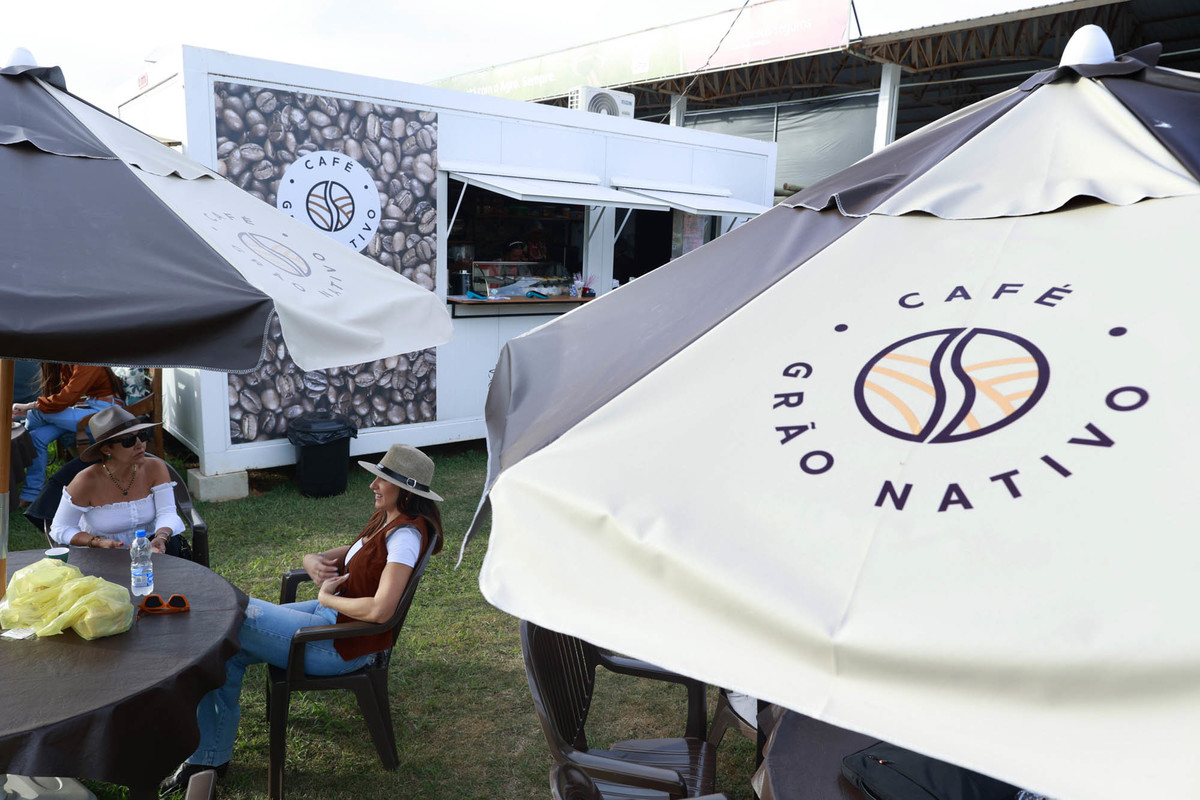 Café e produtos artesanais apresentados em estande da AgroBrasília 2026