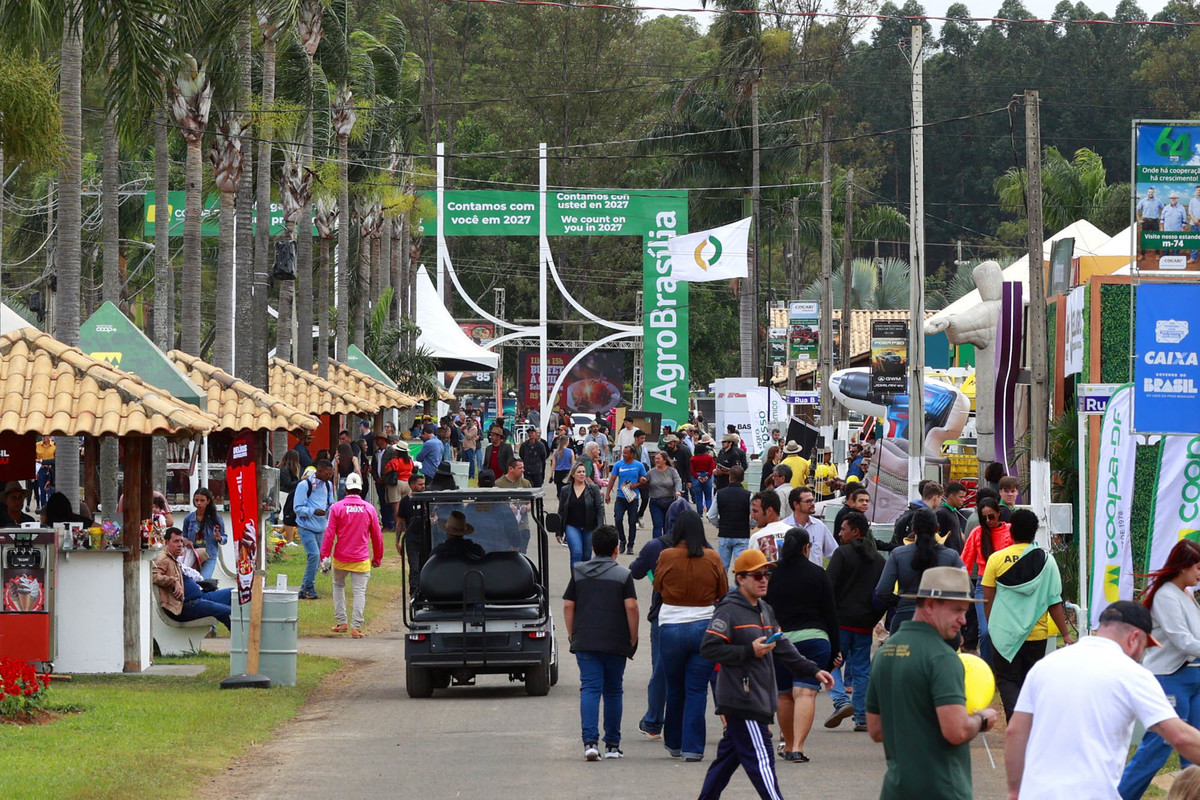 Vista aérea mostra fluxo de visitantes e estandes da AgroBrasília 2026