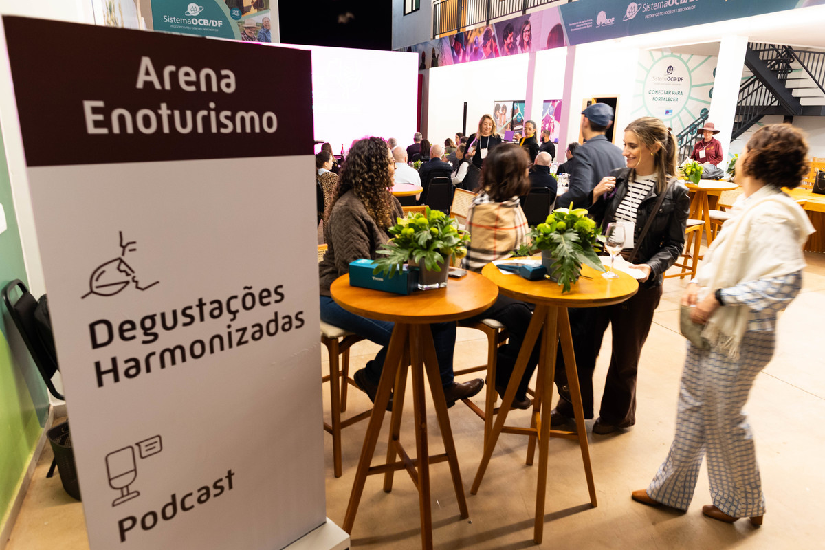 Produtos, vinhos e gastronomia apresentados na Expovitis Brasil 2026 mostram a diversidade de experiências reunidas durante a feira. Foto: Wenderson Araujo/Trilux