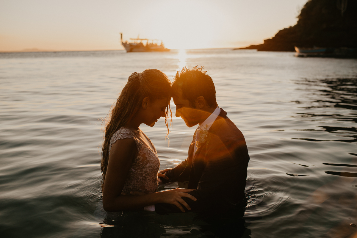 por-sol-praia-casal-fotografia-de-marcus-ribeiro-fotografo-de-casamento-rj-buzios
