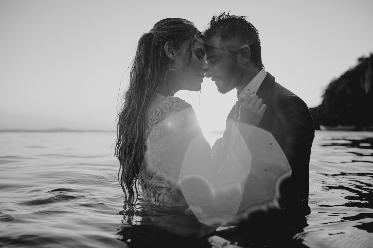 por-sol-praia-casal-fotografia-de-marcus-ribeiro-fotografo-de-casamento-rj-buzios