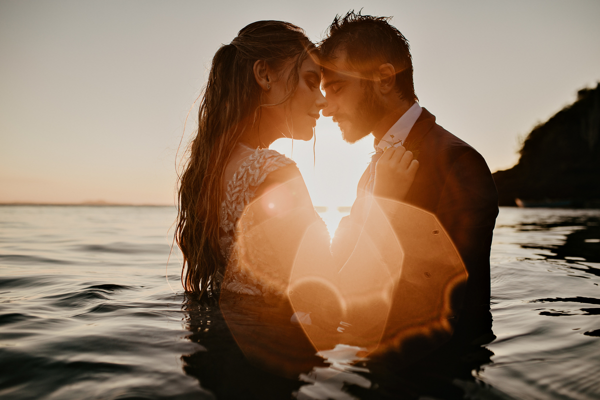 por-sol-praia-casal-fotografia-de-marcus-ribeiro-fotografo-de-casamento-rj-buzios