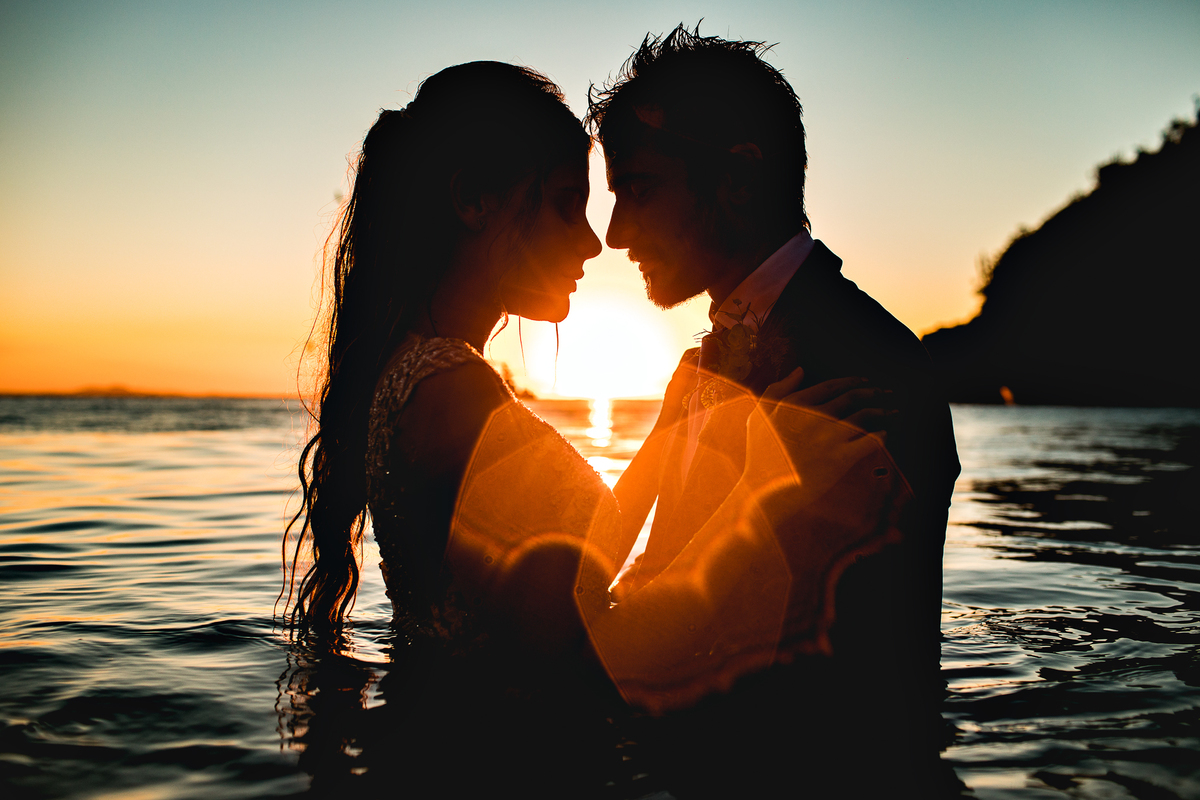 por-sol-praia-casal-fotografia-de-marcus-ribeiro-fotografo-de-casamento-rj-buzios