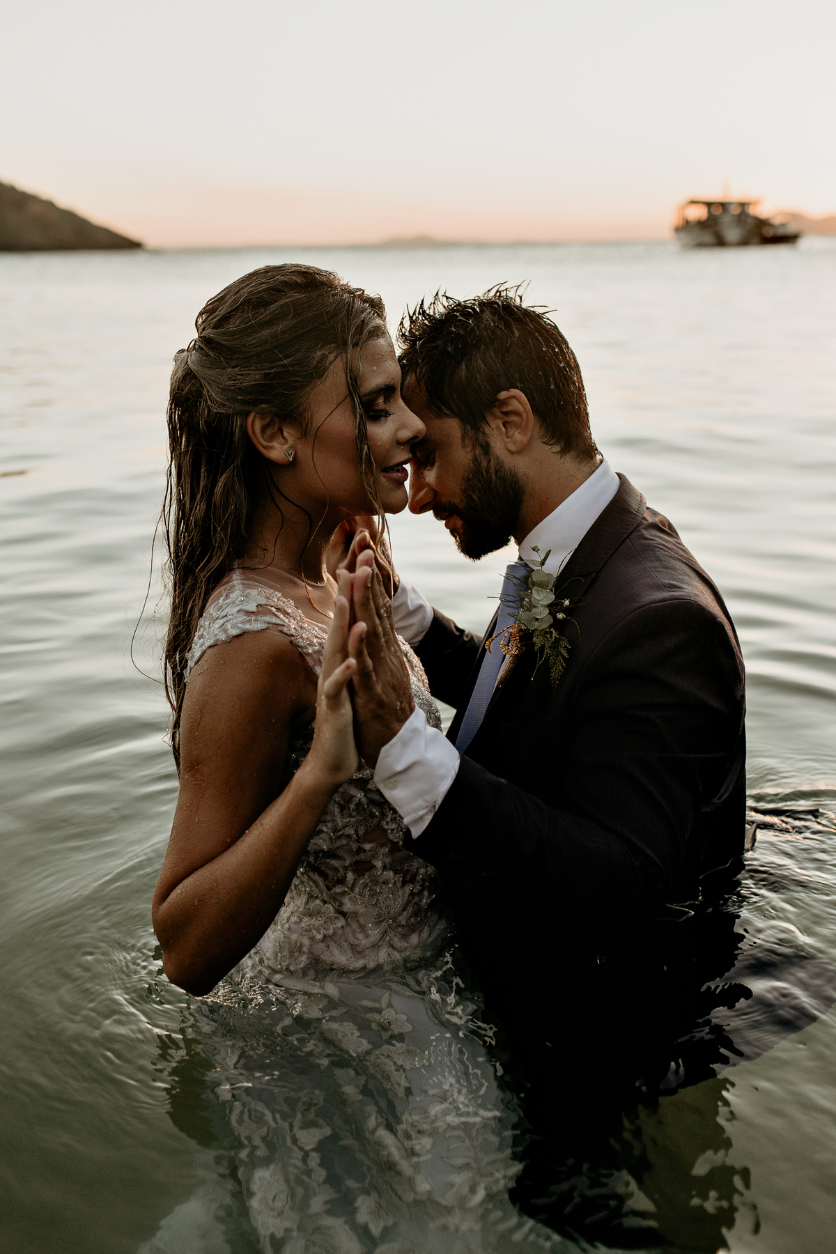 ensaio-de-casal-em-buzios-casal-se-beijando-fotografia-de-marcus-ribeiro-fotografo-de-casamento-rj-buzios