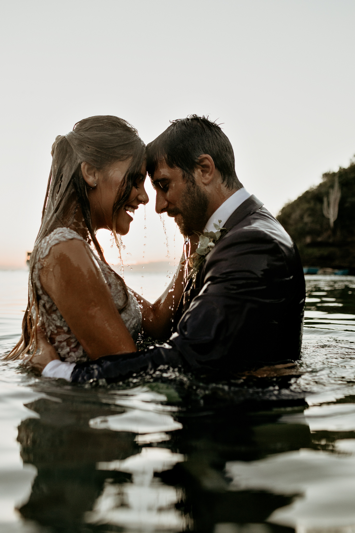 ensaio-de-casal-em-buzios-casal-se-beijando-fotografia-de-marcus-ribeiro-fotografo-de-casamento-rj-buzios