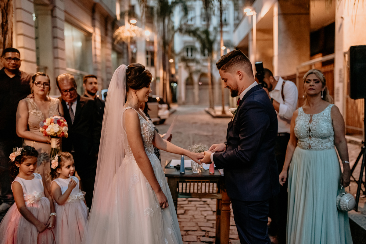 Csamento-na-rua-centro-do-rj-foto-de-marcus-ribeiro-fotografo-de-casamento-rio-de-janeiro