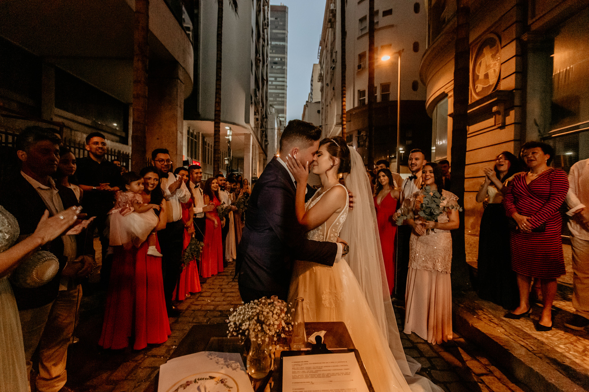 Csamento-na-rua-centro-do-rj-foto-de-marcus-ribeiro-fotografo-de-casamento-rio-de-janeiro