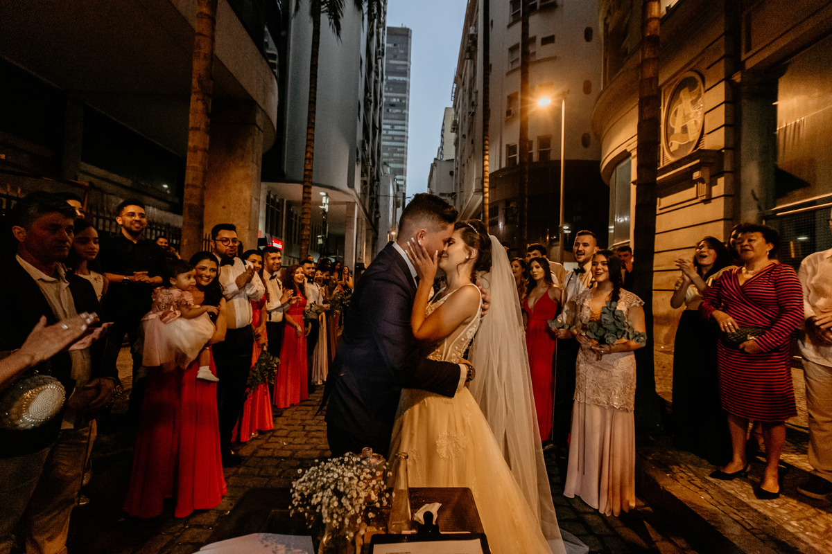 Csamento-na-rua-centro-do-rj-foto-de-marcus-ribeiro-fotografo-de-casamento-rio-de-janeiro