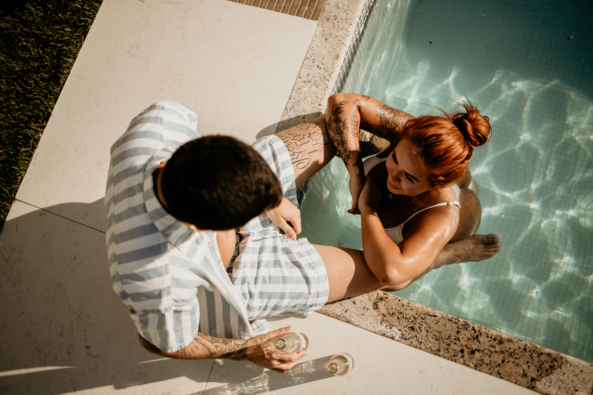 ensaio-casal-na-piscina-em-casa-fotos-feitas-por-marcus-ribeiro-fotografo-de-casamento-rj