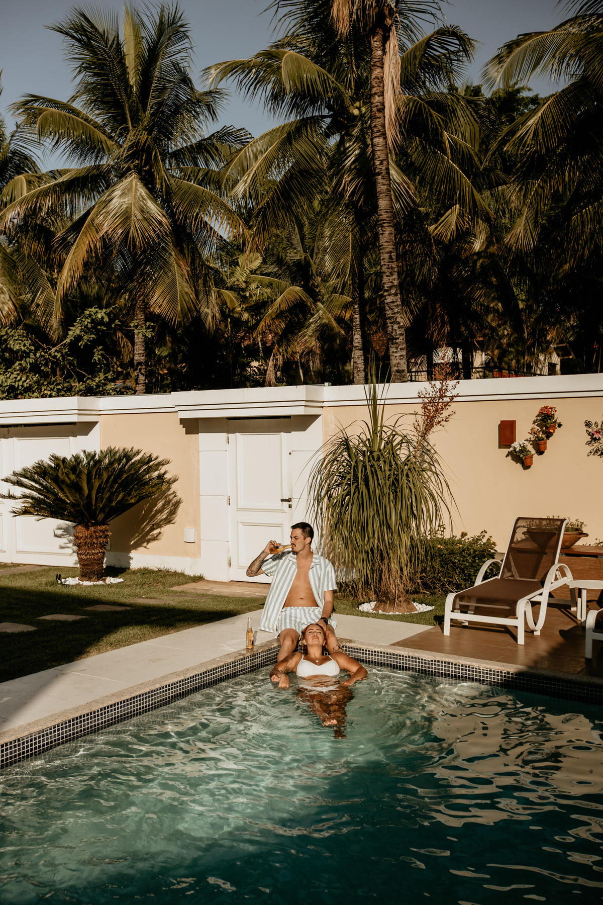 ensaio-casal-na-piscina-em-casa-fotos-feitas-por-marcus-ribeiro-fotografo-de-casamento-rj