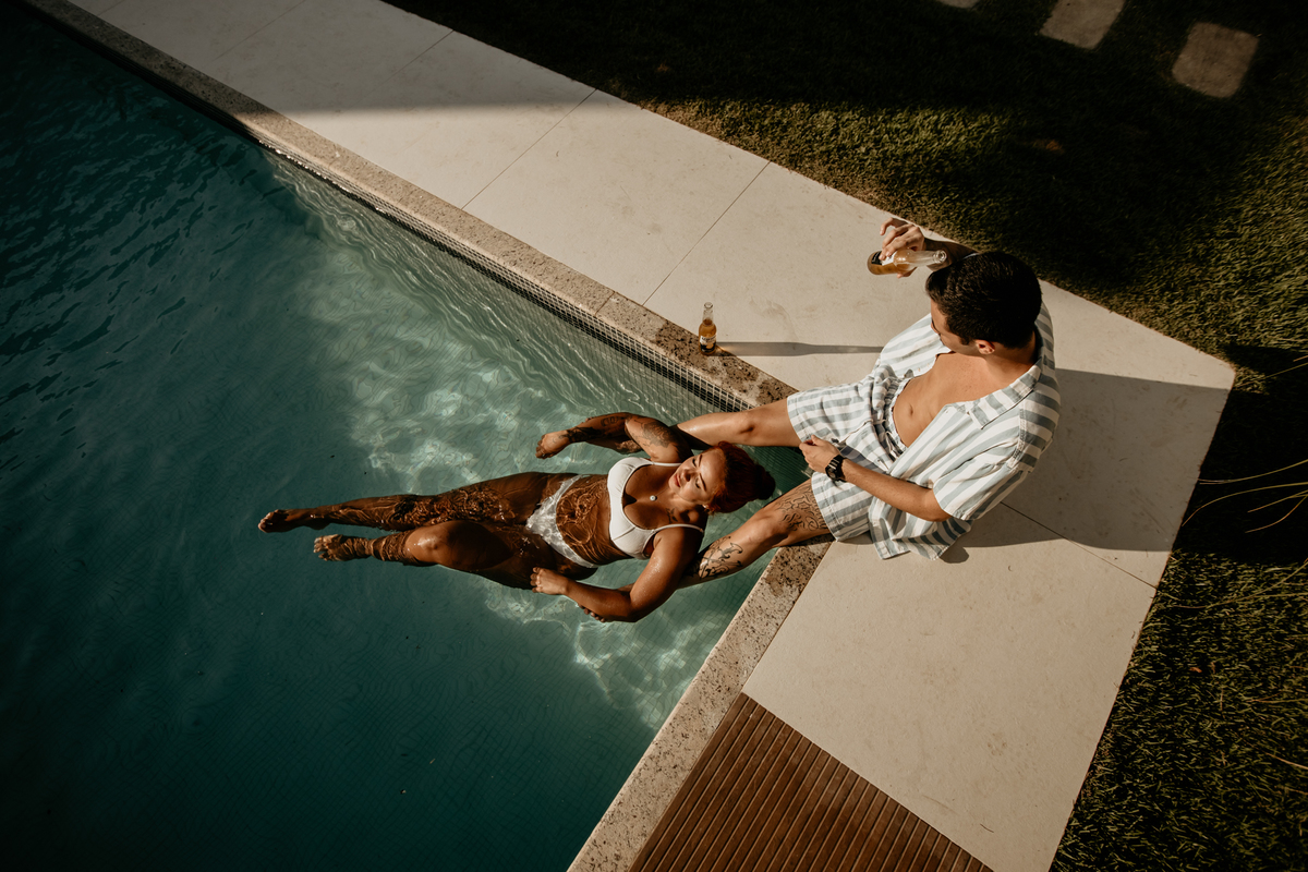 ensaio-casal-na-piscina-em-casa-fotos-feitas-por-marcus-ribeiro-fotografo-de-casamento-rj