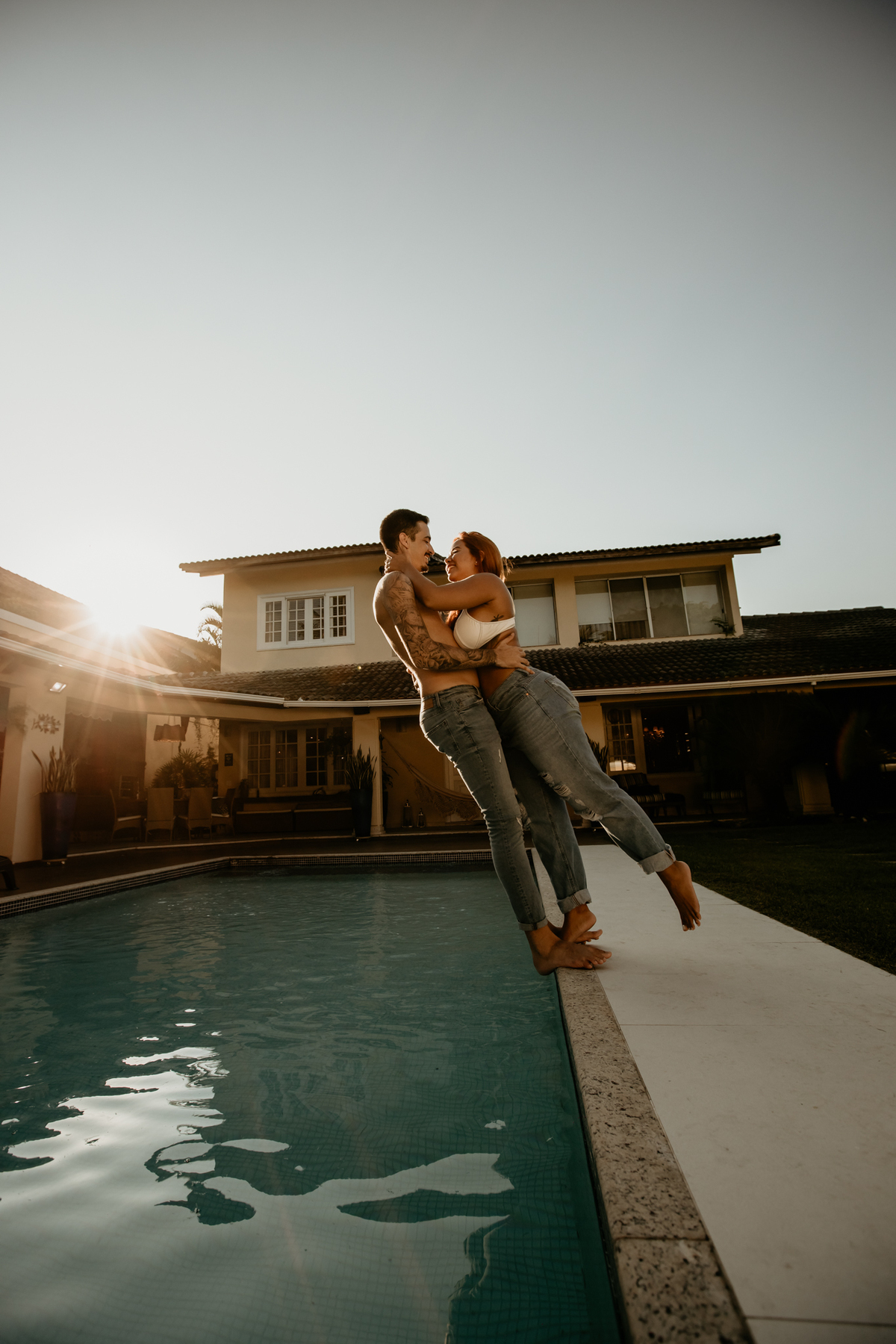 ensaio-casal-na-piscina-em-casa-fotos-feitas-por-marcus-ribeiro-fotografo-de-casamento-rj