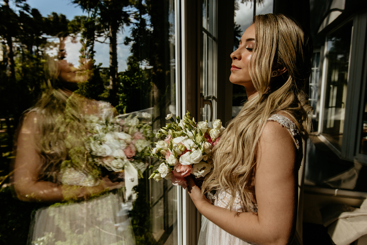 noiva com buque de noivo no making of