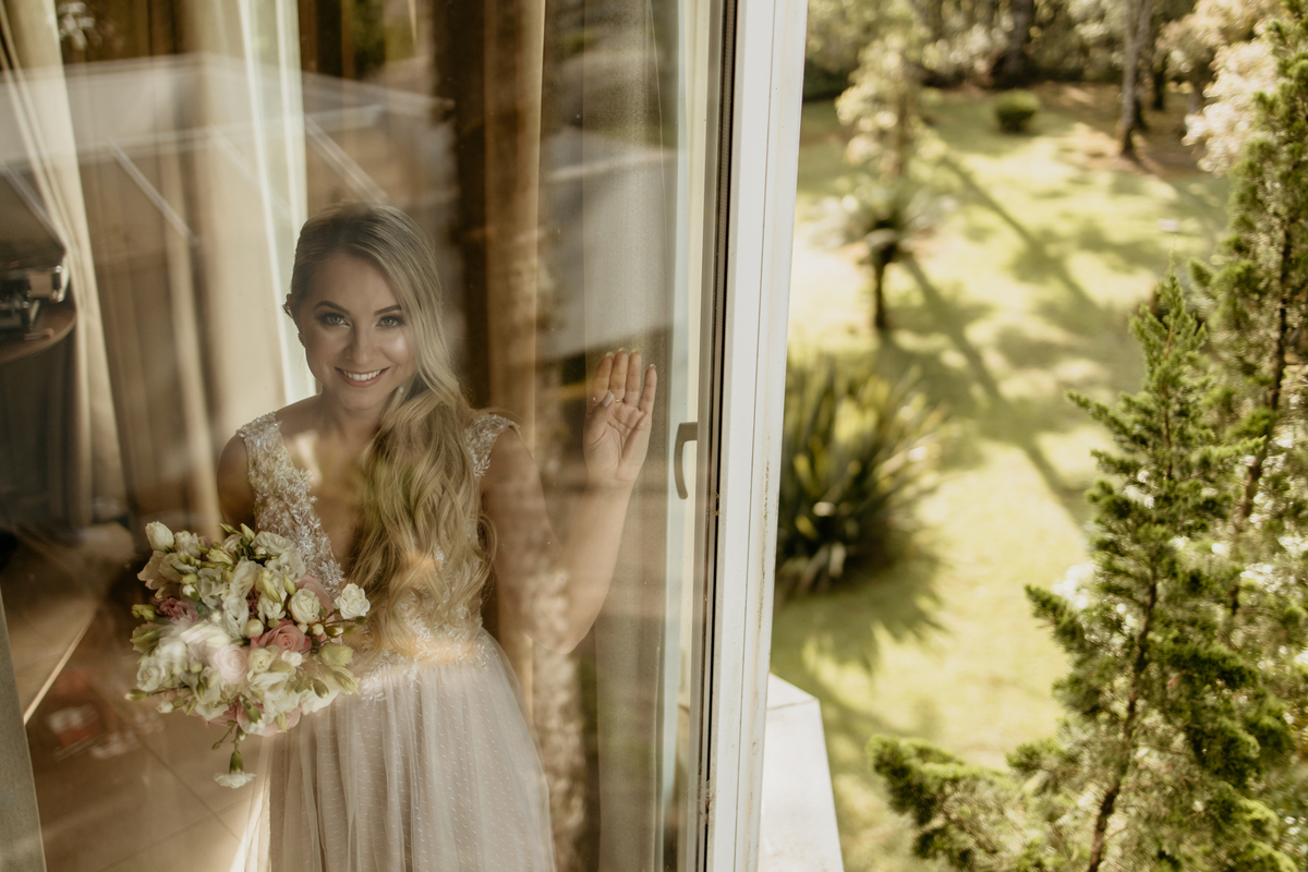 noiva com buque de noivo no making of