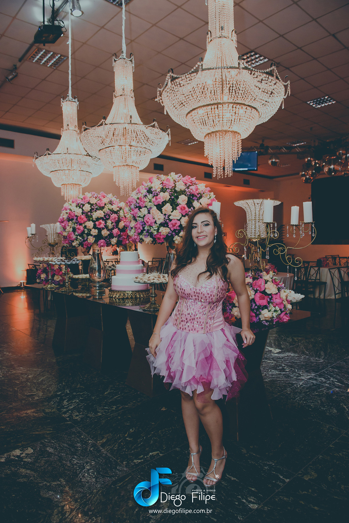 Posando em minha mesa de bolo