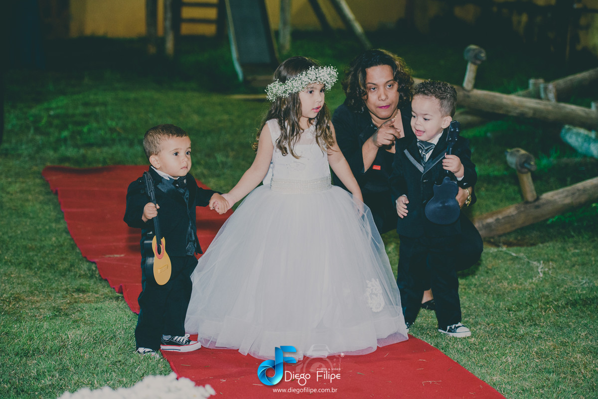 Cerimonial orientando os págens