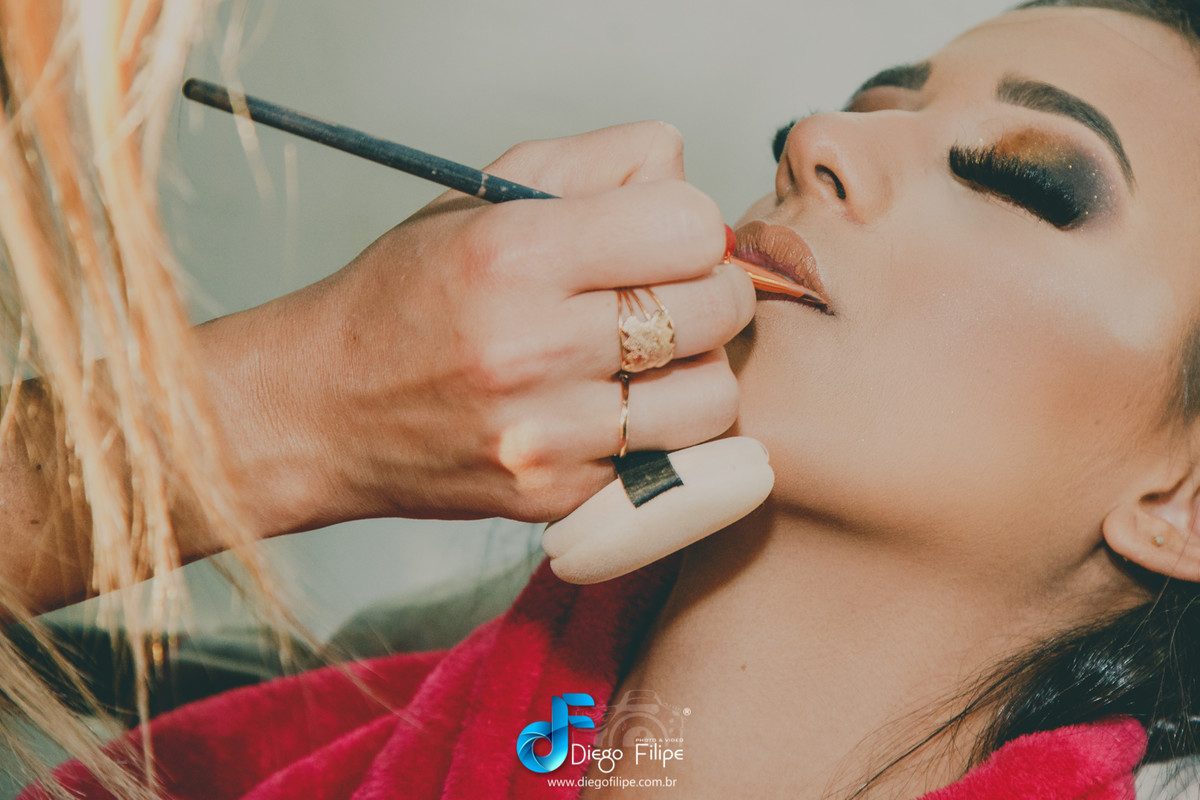 Passando Batom na noiva