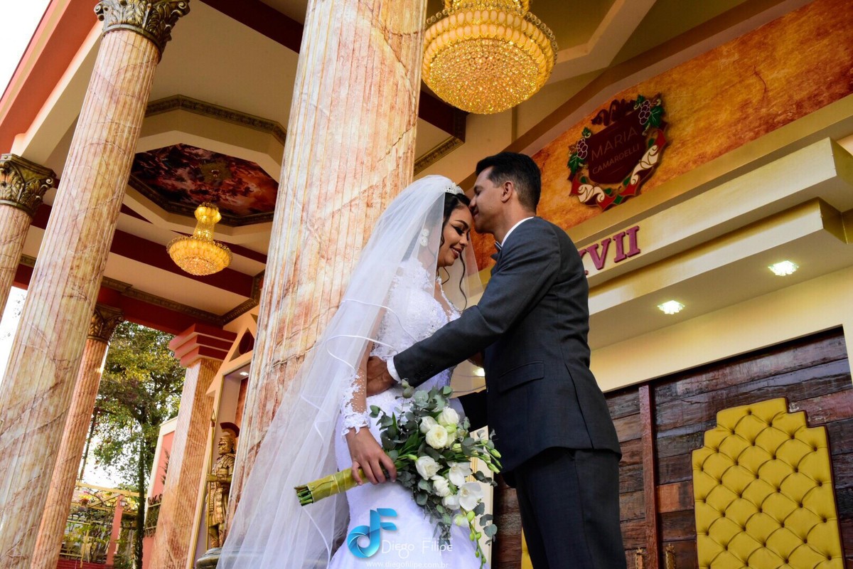 beijo do noivo na testa