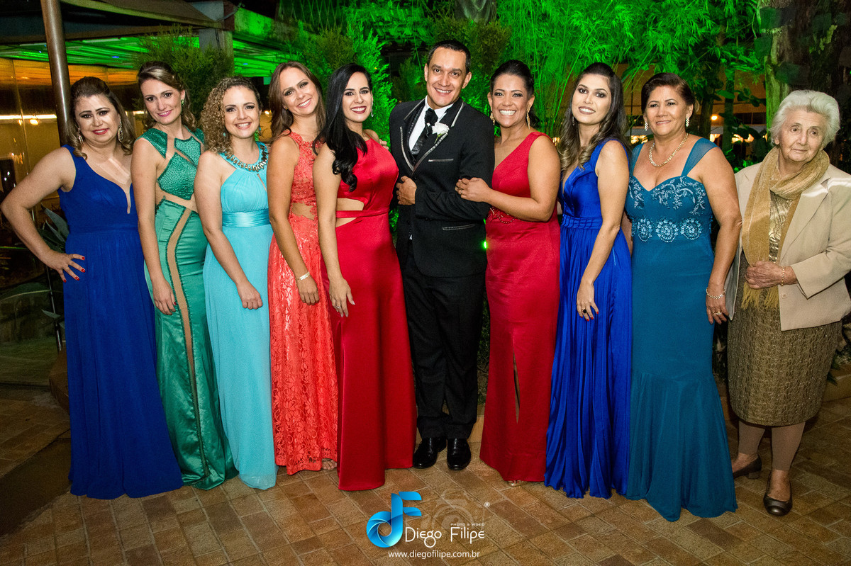 madrinhas com o noivo