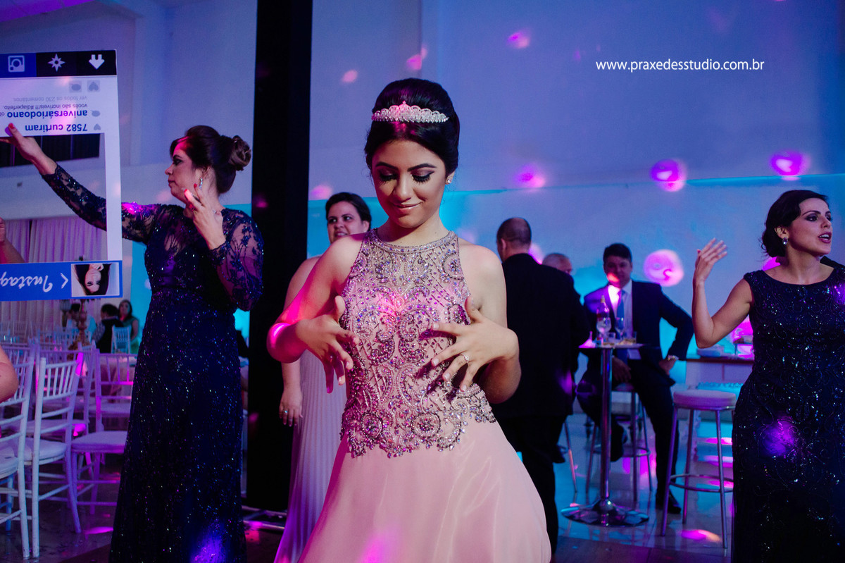 dançando-festa-balada-amigas