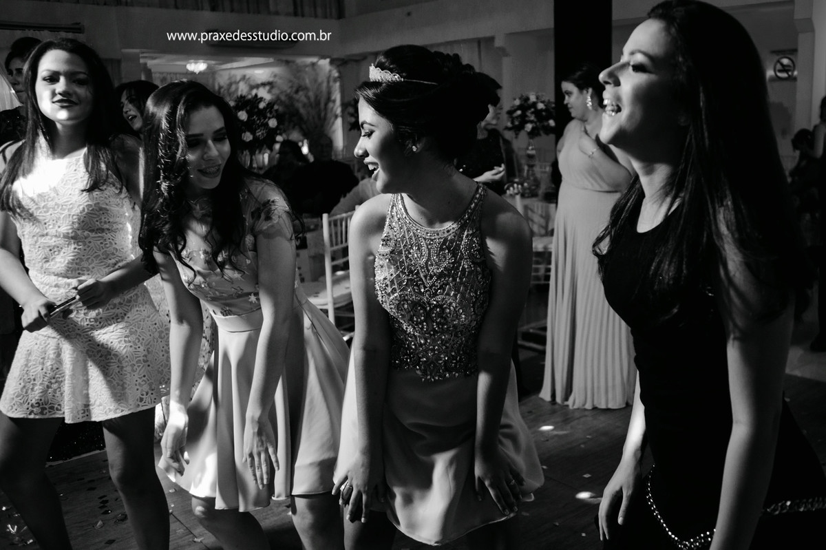 dançando-festa-balada-amigas
