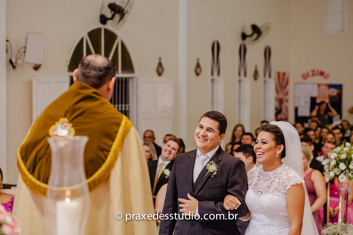 alegria-cerimônia-noivos-igreja