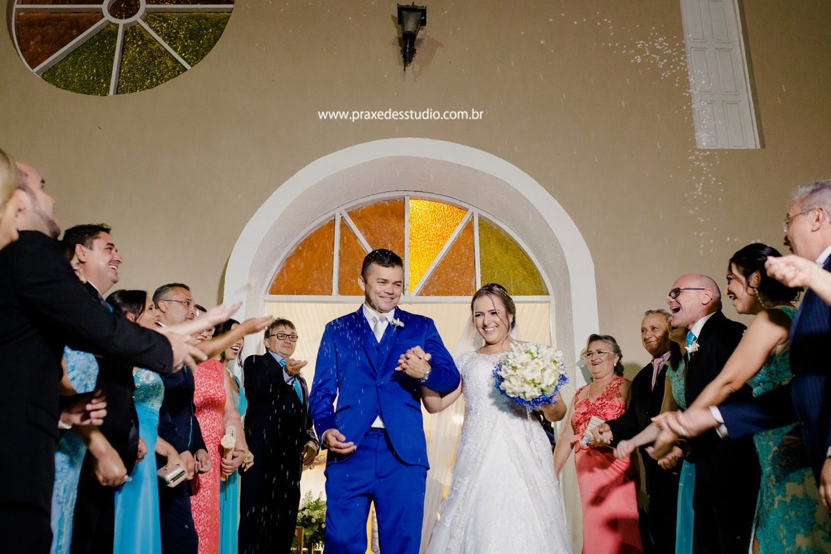 comunhão-família-festa-realização-sonho-casamento-noiva-amigasdanoiva-noivos-fotografiadecasamento-maquiagem-making-of-noiva-bride-saida-dos-noivos