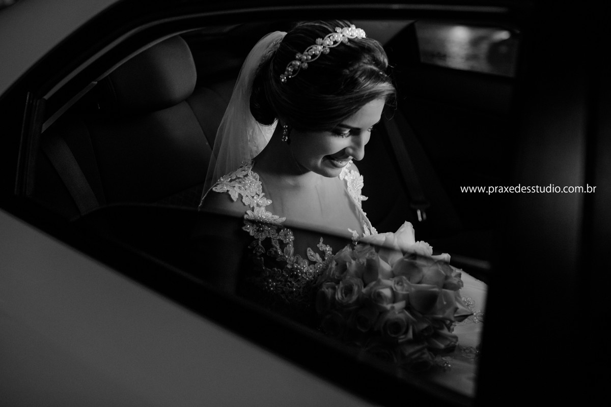 noiva no carro