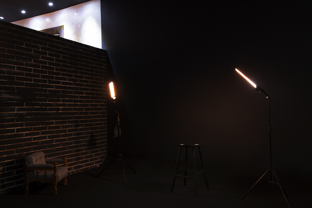 Studio fotografico com fundo preto com borda infinita