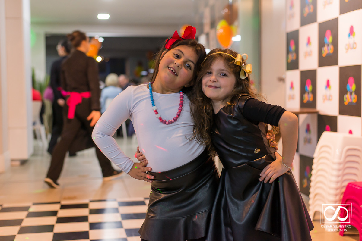 família festa infantil em Bento Gonçalves RS crianças de 6 anos brincam na Serra Gaúcha em  Bento Gonçalves fotógrafo de Bento Gonçalves na serra gaucha