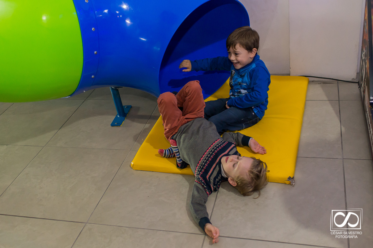 família festa infantil em Bento Gonçalves RS crianças de 6 anos brincam na Serra Gaúcha em  Bento Gonçalves fotógrafo de Bento Gonçalves na serra gaucha
