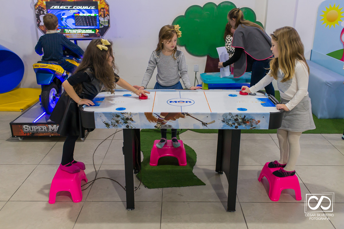 família festa infantil em Bento Gonçalves RS crianças de 6 anos brincam na Serra Gaúcha em  Bento Gonçalves fotógrafo de Bento Gonçalves na serra gaucha