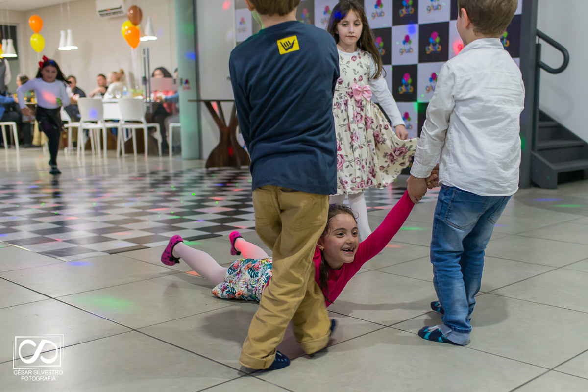 família festa infantil em Bento Gonçalves RS crianças de 6 anos brincam na Serra Gaúcha em  Bento Gonçalves fotógrafo de Bento Gonçalves na serra gaucha