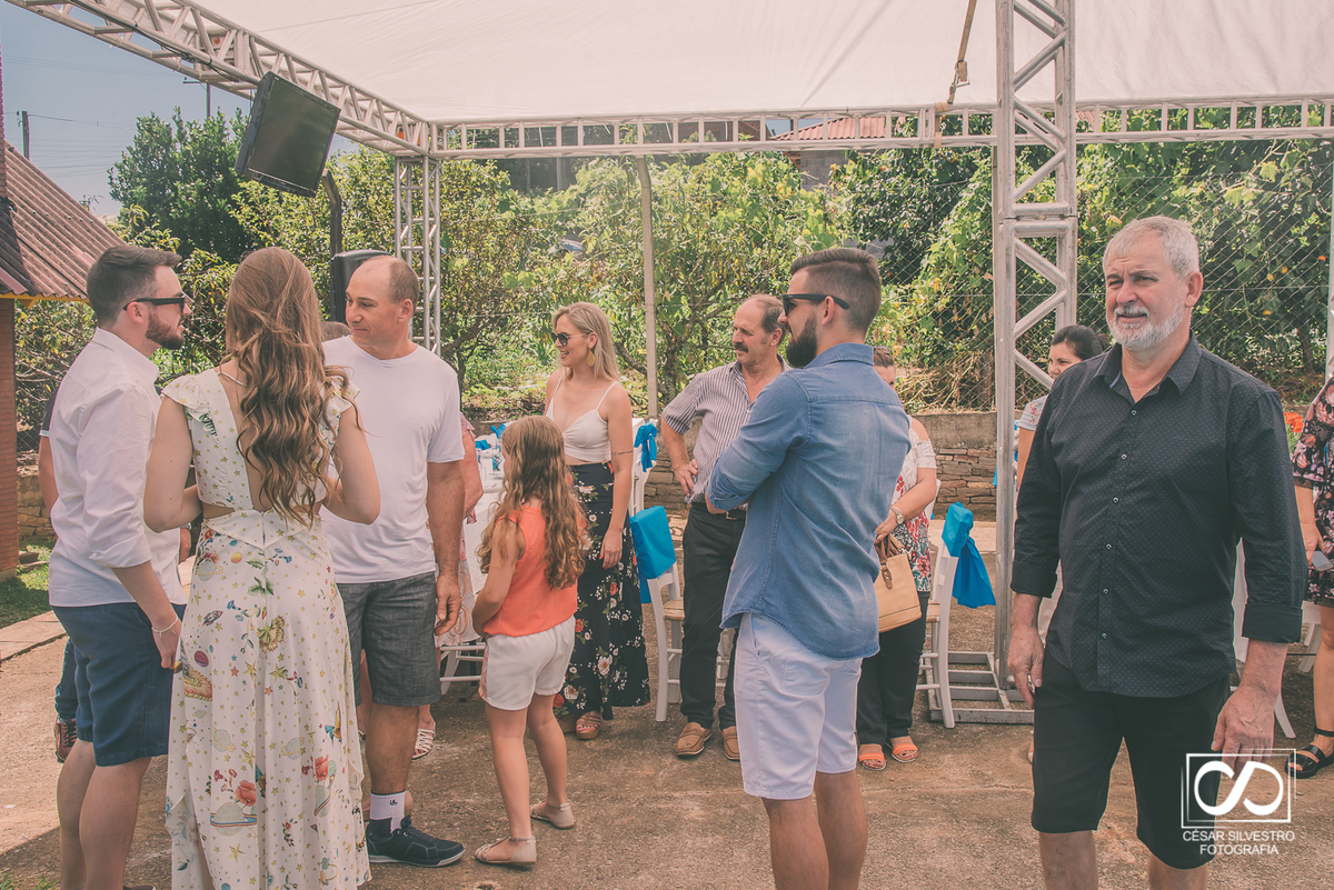 fotos de pessoas chegando na recepçao da formatura ao meio dia