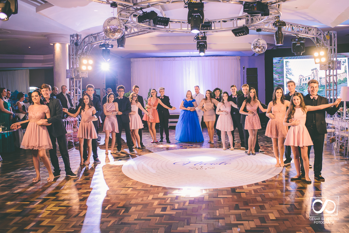 dança com todos os príncipes e princesas 