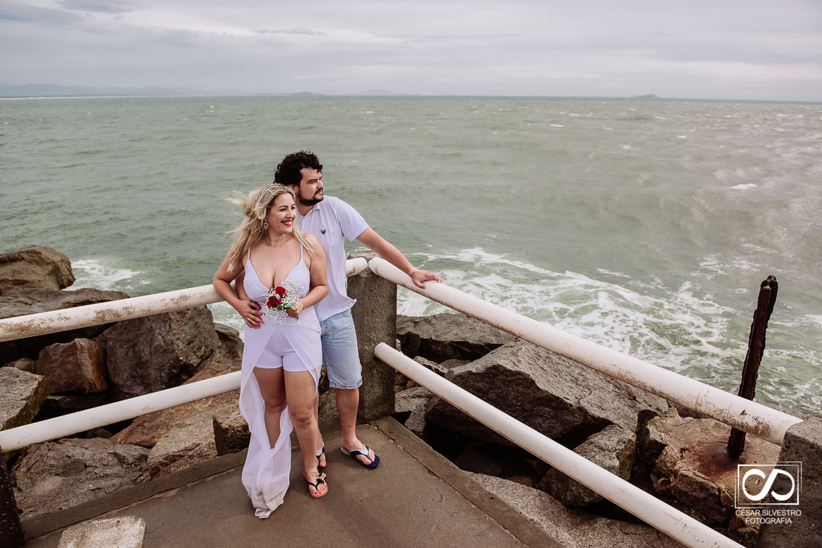 ensaio na praia de Laguna santa catarina fotografo de bento gonçalves serra gaucha cesar silvestro foto na praia de laguna em santa catarina