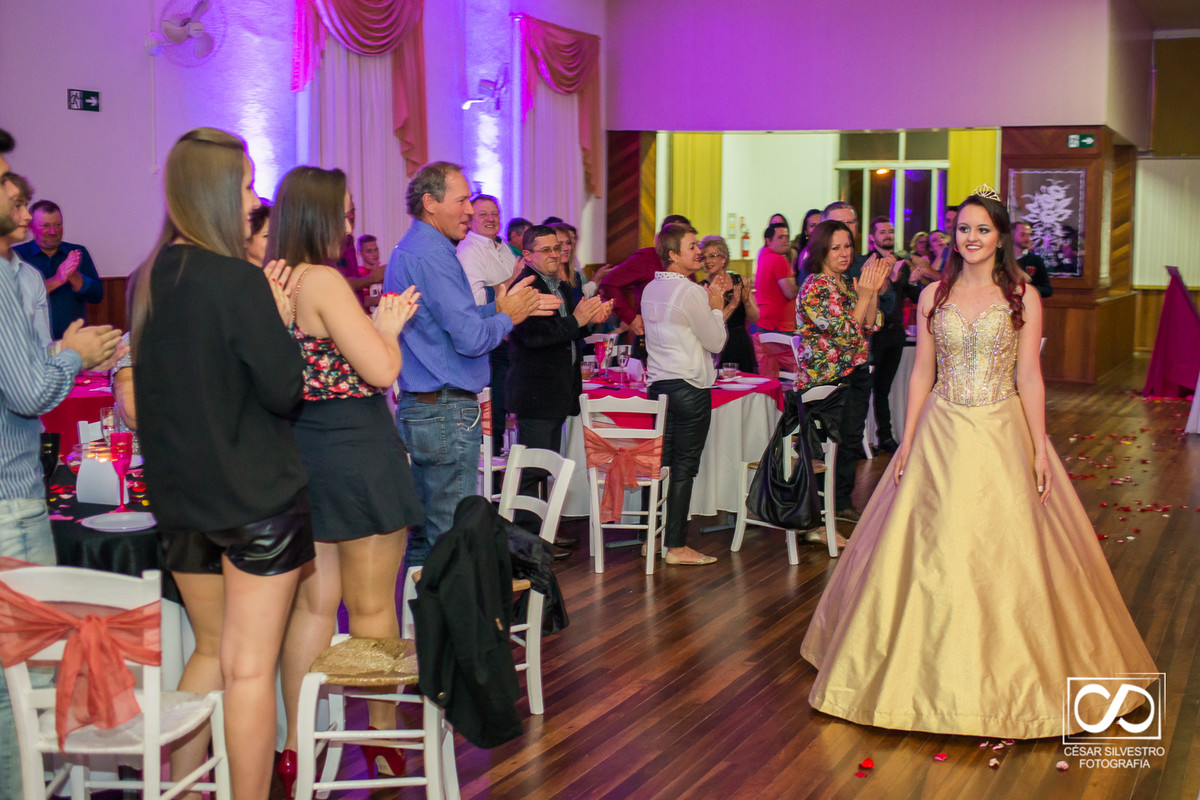 15 anos da bruna em Fagudes Varela Rio Grande do Sul fotógrafo César Silvestro de Bento Gonçalves - RS, alegria diversão na serra gaucha
