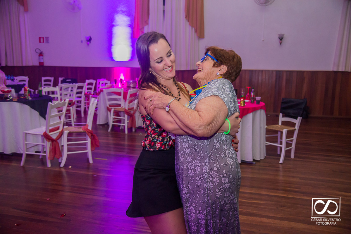 15 anos da bruna em Fagudes Varela Rio Grande do Sul fotógrafo César Silvestro de Bento Gonçalves - RS, alegria diversão na serra gaucha