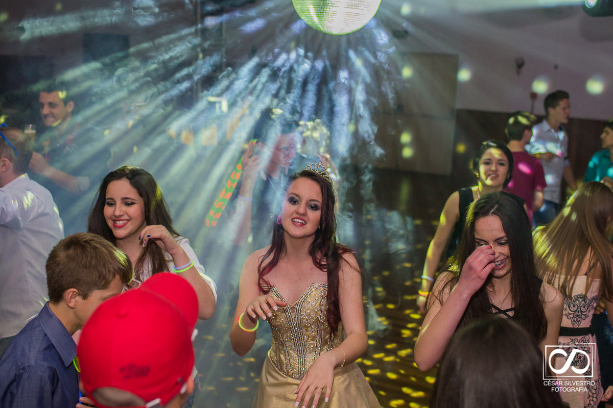 15 anos da bruna em Fagudes Varela Rio Grande do Sul fotógrafo César Silvestro de Bento Gonçalves - RS, alegria diversão na serra gaucha