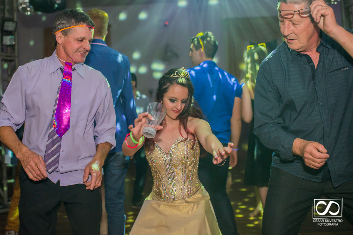15 anos da bruna em Fagudes Varela Rio Grande do Sul fotógrafo César Silvestro de Bento Gonçalves - RS, alegria diversão na serra gaucha