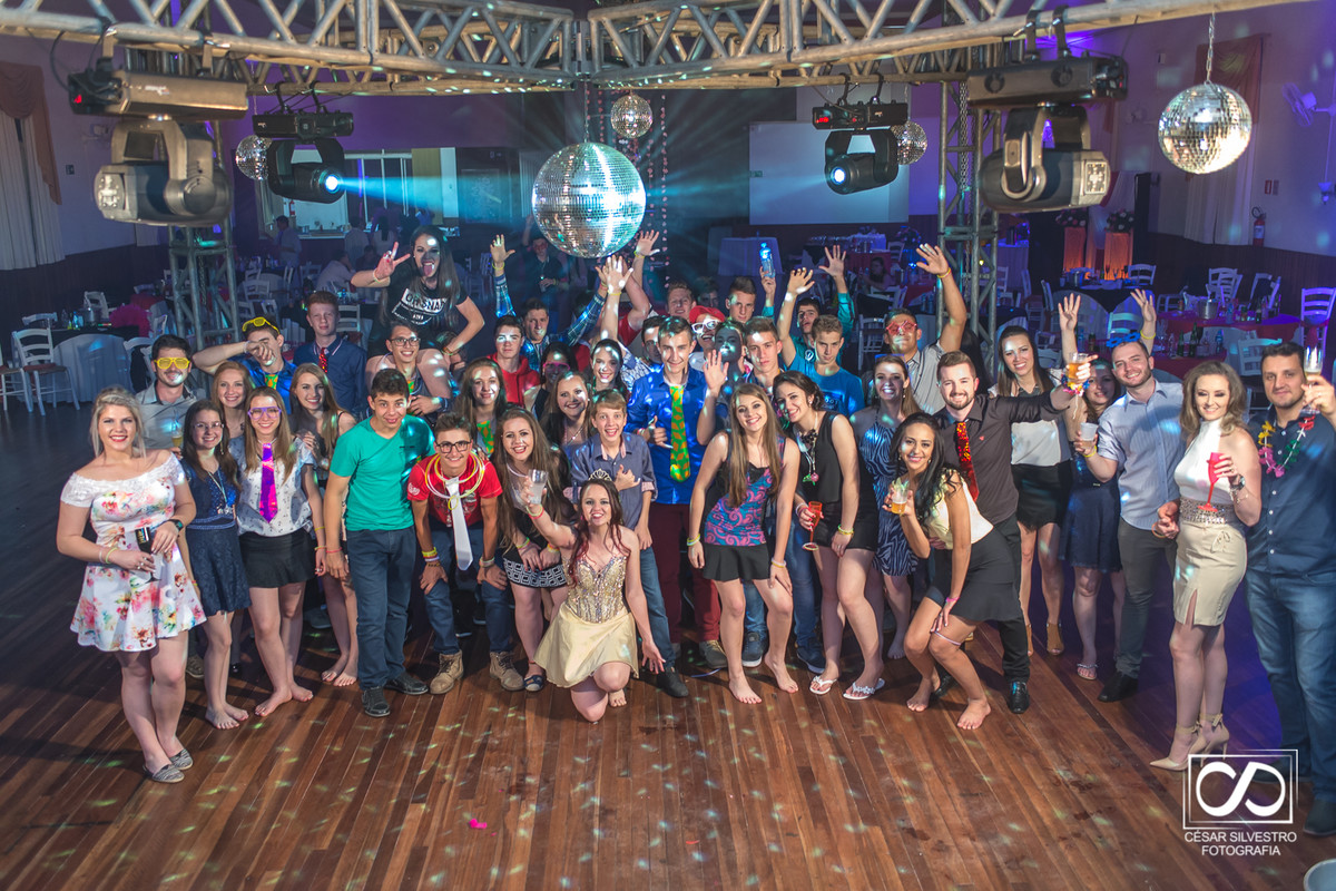 15 anos da bruna em Fagudes Varela Rio Grande do Sul fotógrafo César Silvestro de Bento Gonçalves - RS, alegria diversão na serra gaucha