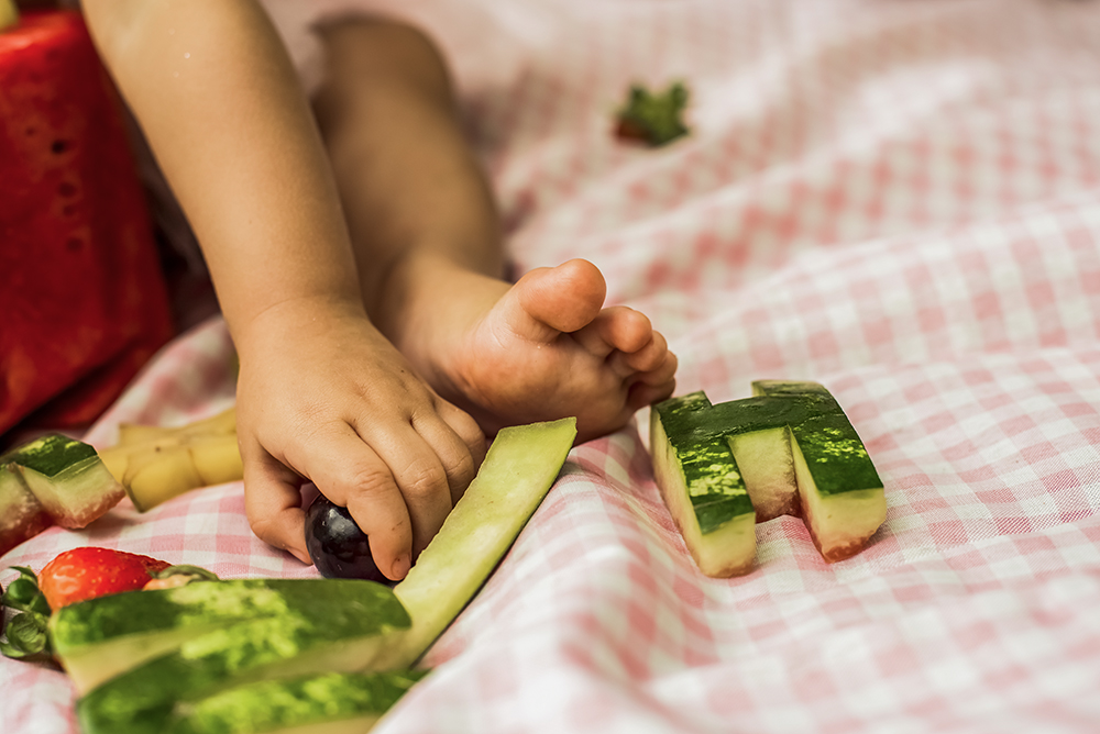 ensaio fotografico pre aniversário menina bebe infantil  tema mundo bita book fotografia smash the fruit farra frutas felicidade retrato close rio de janeiro niteroi são Gonçalo