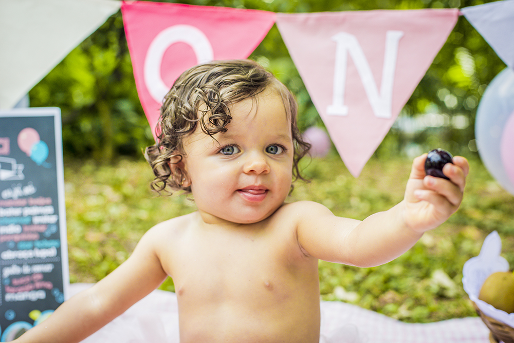 ensaio fotografico pre aniversário menina bebe infantil  tema mundo bita book fotografia smash the fruit farra frutas felicidade retrato close rio de janeiro niteroi são Gonçalo