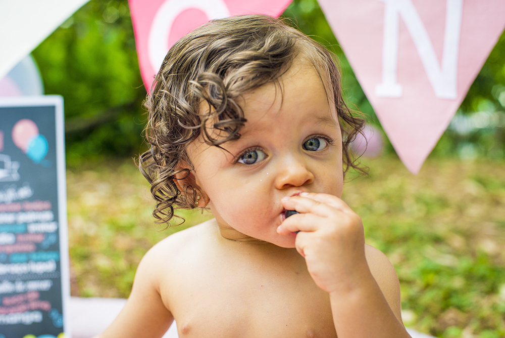 ensaio fotografico pre aniversário menina bebe infantil  tema mundo bita book fotografia smash the fruit farra frutas felicidade retrato close rio de janeiro niteroi são Gonçalo