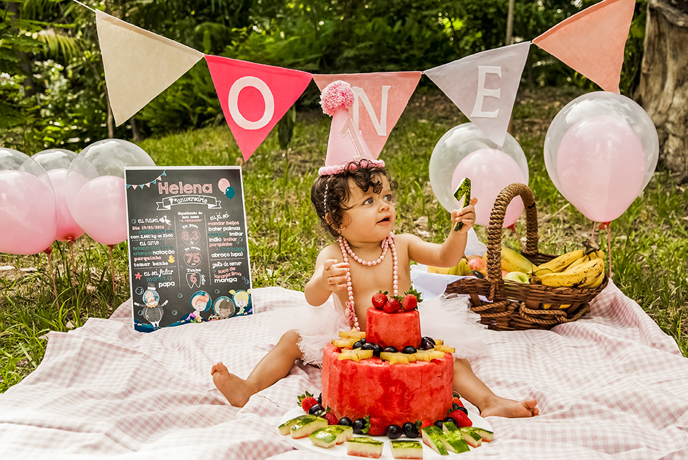 ensaio fotografico pre aniversário menina bebe infantil  tema mundo bita book fotografia smash the fruit farra frutas felicidade retrato close rio de janeiro niteroi são Gonçalo