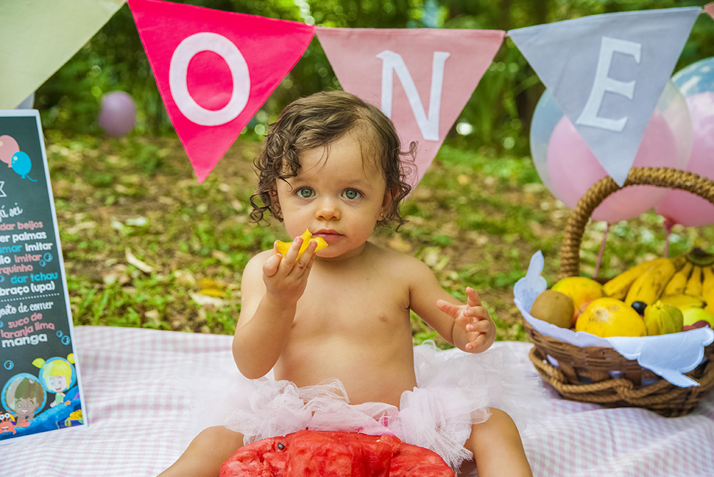ensaio fotografico pre aniversário menina bebe infantil  tema mundo bita book fotografia smash the fruit farra frutas felicidade retrato close rio de janeiro niteroi são Gonçalo